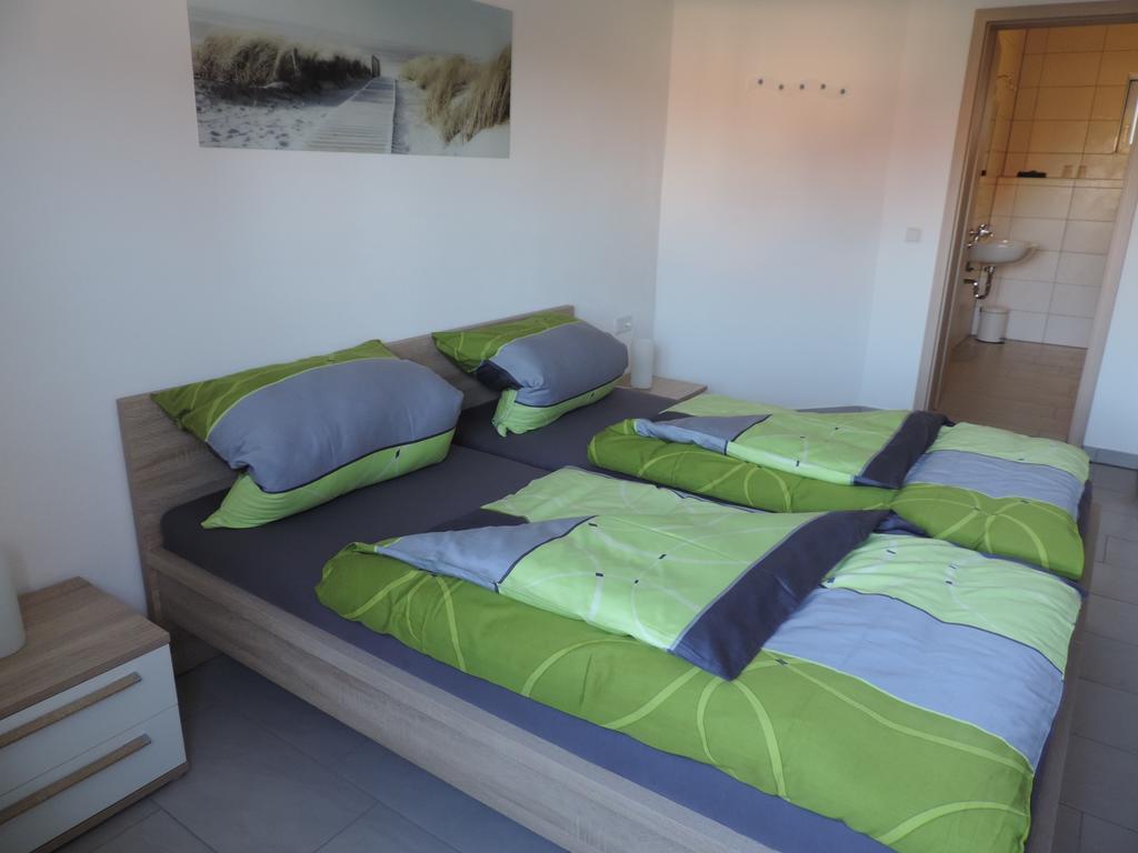 Pension Am Kirchberg Wehringen Chambre photo