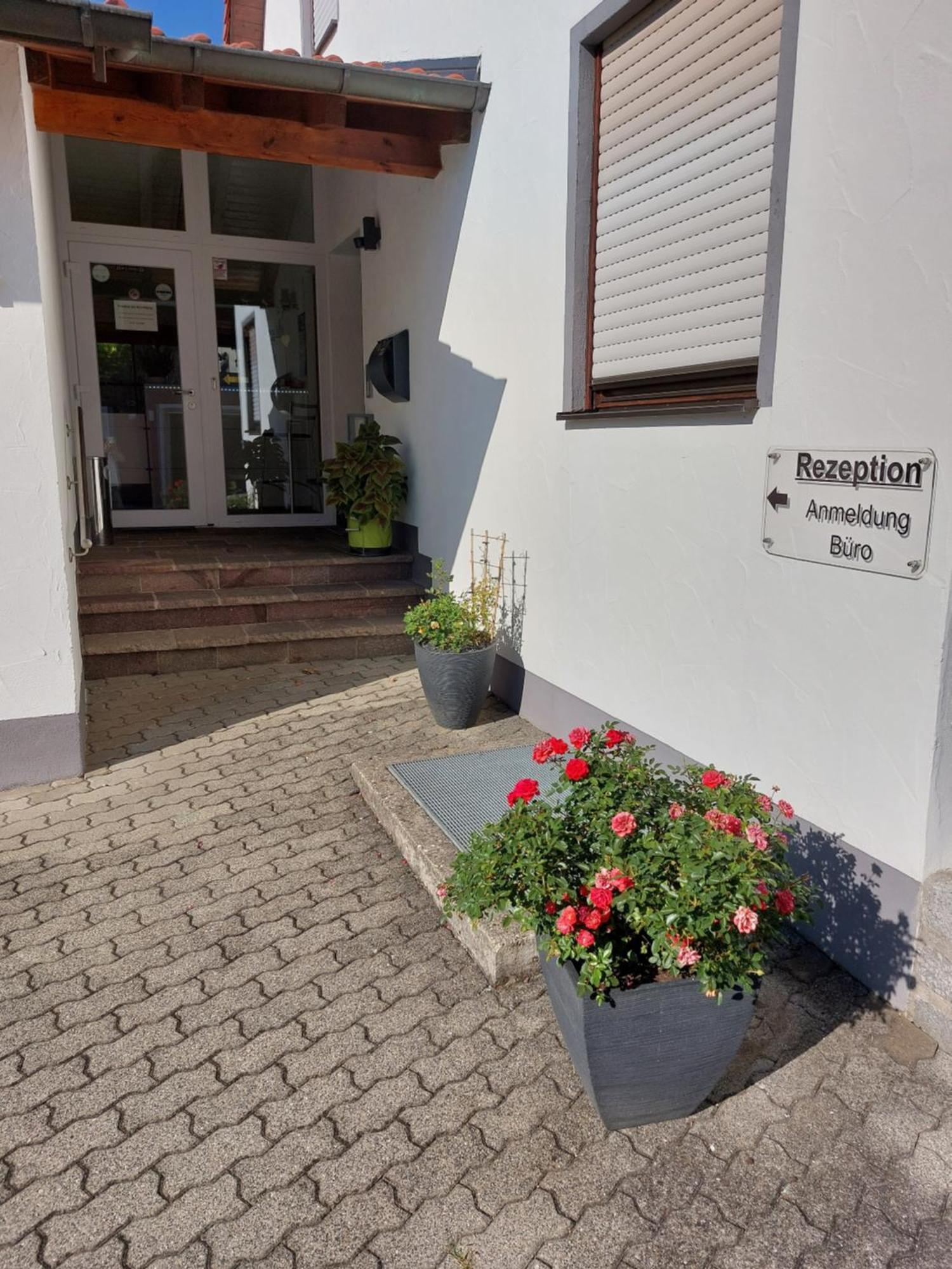 Pension Am Kirchberg Wehringen Extérieur photo