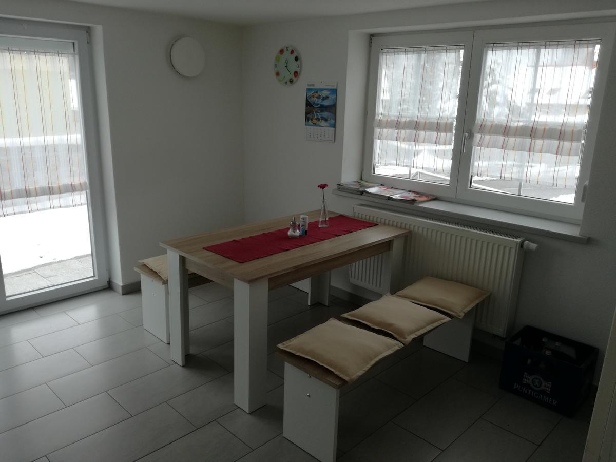 Pension Am Kirchberg Wehringen Extérieur photo