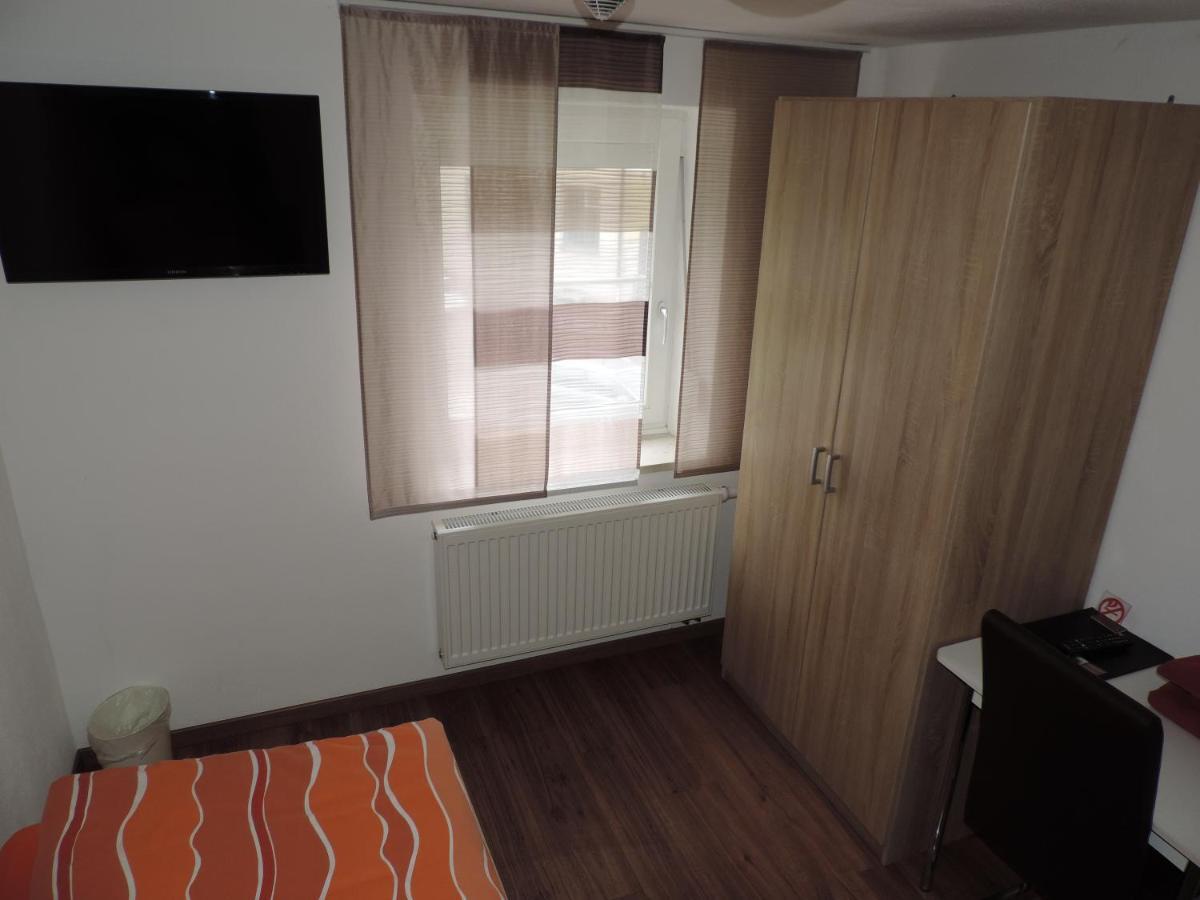 Pension Am Kirchberg Wehringen Extérieur photo