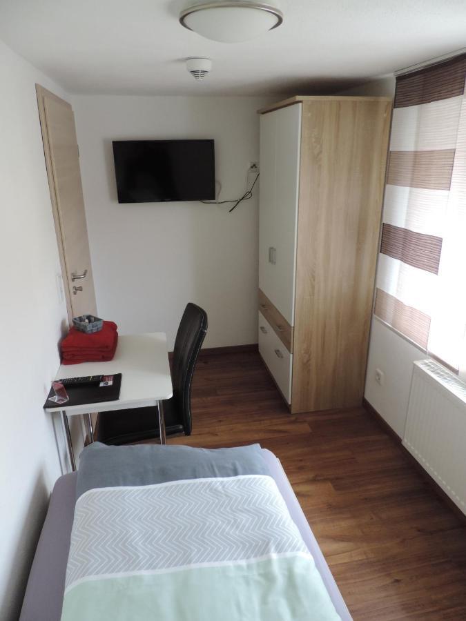 Pension Am Kirchberg Wehringen Extérieur photo