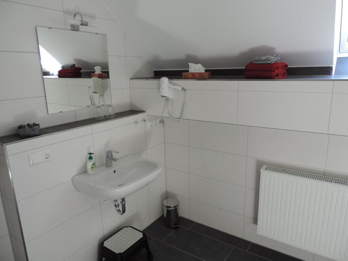 Pension Am Kirchberg Wehringen Extérieur photo